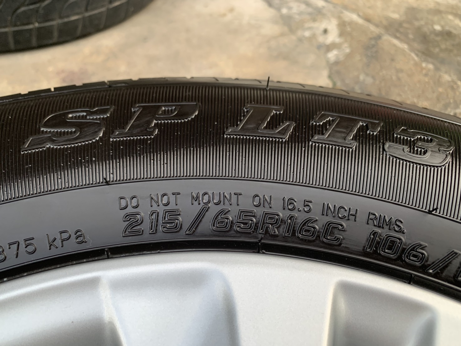 ล้อแม็กป้ายแดง Toyota Revo ขอบ 16 พร้อมยางป้ายแดง 215-65-16 Dunlop ปลายปี 20 สวยกริ๊บๆ ล้อแม็กป้ายแดง Toyota Revo ขอบ 16 พร้อมยางป้ายแดง 215-65-16 Dunlop ปลายปี 20 สวยกริ๊บๆ