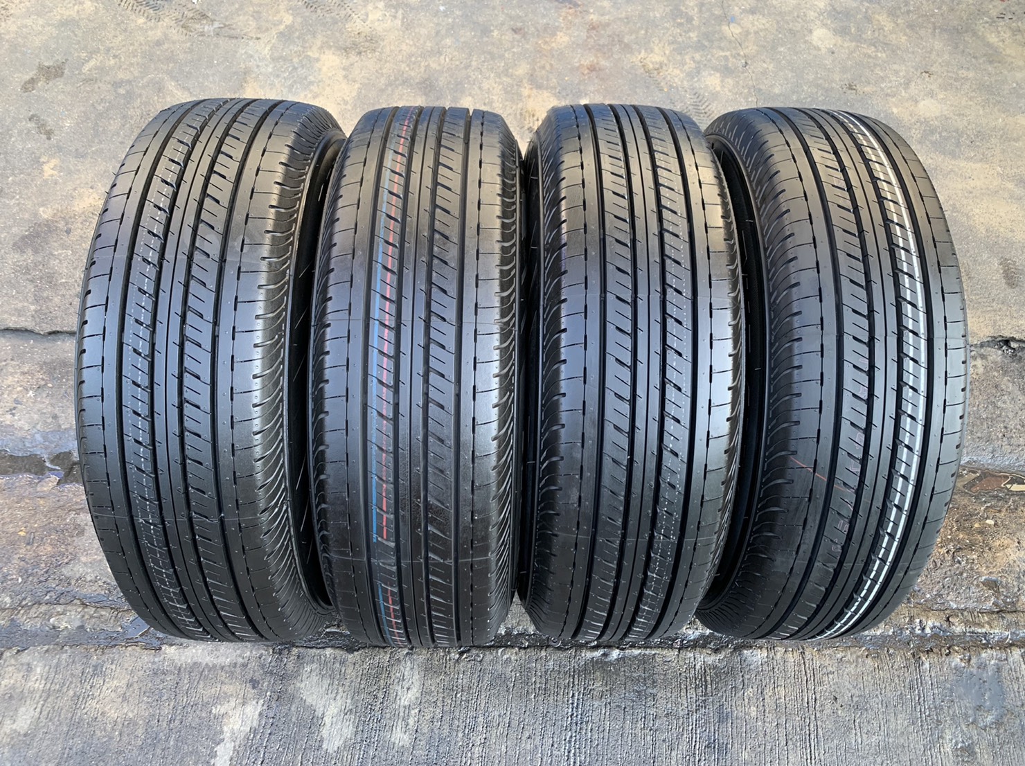 ล้อแม็ก ISUZU D-MAX Platinum ขอบ 15 สีเทากัน พร้อมยางป้ายแดง 215-70-15 Bridgestone สวยกริ๊บๆ