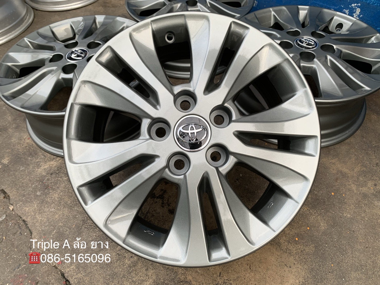 ล้อแม็ก Toyota Revo ขอบ 16 สีเทา สวยกริ๊บ ใส่กับ Revo ,Vigo 5รู114 ได้เลย ล้อแม็ก Toyota Revo ขอบ 16 สีเทา สวยกริ๊บ ใส่กับ Revo ,Vigo 5รู114 ได้เลย