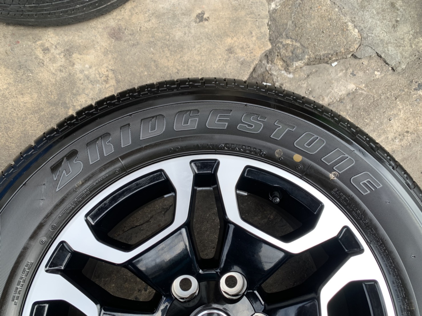 ล้อแม็กป้ายแดง Toyota Revo รุ่นใหม่ล่าสุด ขอบ 18 ดำหน้าเงา พร้อมยางยางป้ายแดง 265-60-18 Bridgestone ล้อแม็กป้ายแดง Toyota Revo รุ่นใหม่ล่าสุด ขอบ 18 ดำหน้าเงา พร้อมยางยางป้ายแดง 265-60-18 Bridgestone