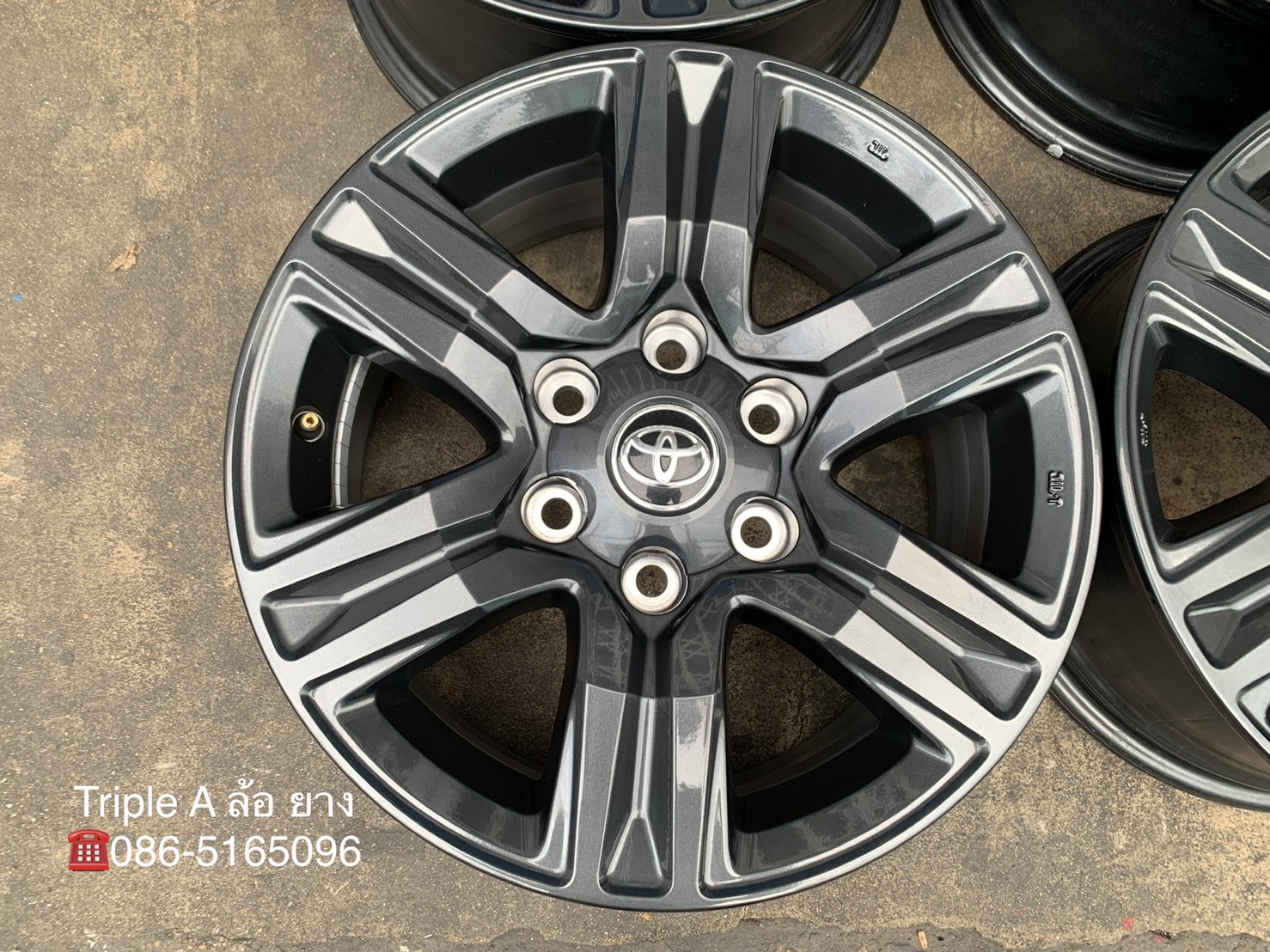 ล้อแม็กป้ายแดง Toyota Revo รุ่นใหม่ล่าสุด ขอบ 17 สวยๆ ล้อแม็กป้ายแดง Toyota Revo รุ่นใหม่ล่าสุด ขอบ 17 สวยๆ