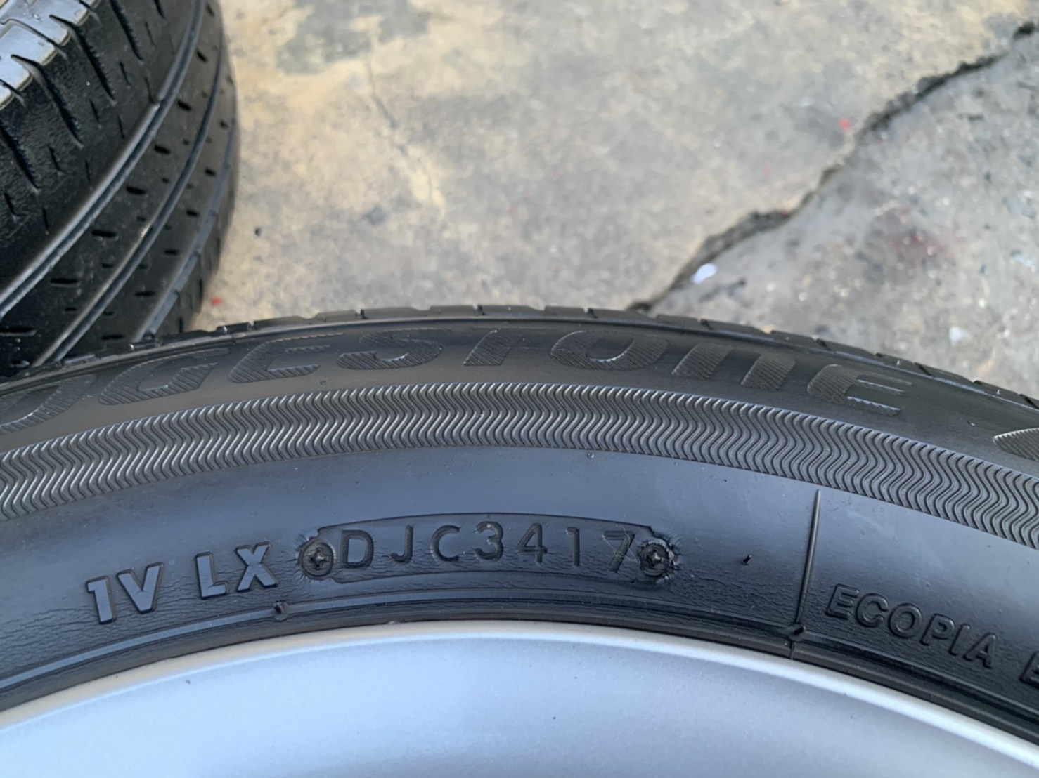 ล้อแม็ก 4รู100 Toyota ขอบ 15 สีบอร์น พร้อมยาง 185-65-15 Bridgestone ปี 17 ล้อแม็ก 4รู100 Toyota ขอบ 15 สีบอร์น พร้อมยาง 185-65-15 Bridgestone ปี 17