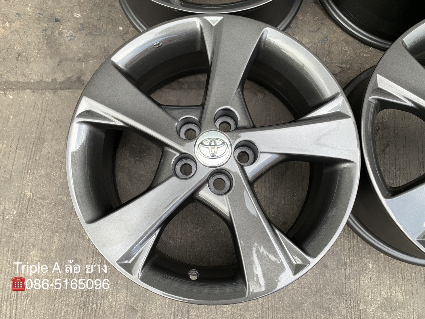 ล้อแม็ก 5รู100 Toyota Altis ขอบ 16 สีเทากัน ใส่กับ Altis ,Prius ,Wish ,Corona 5รู100 ได้เลย