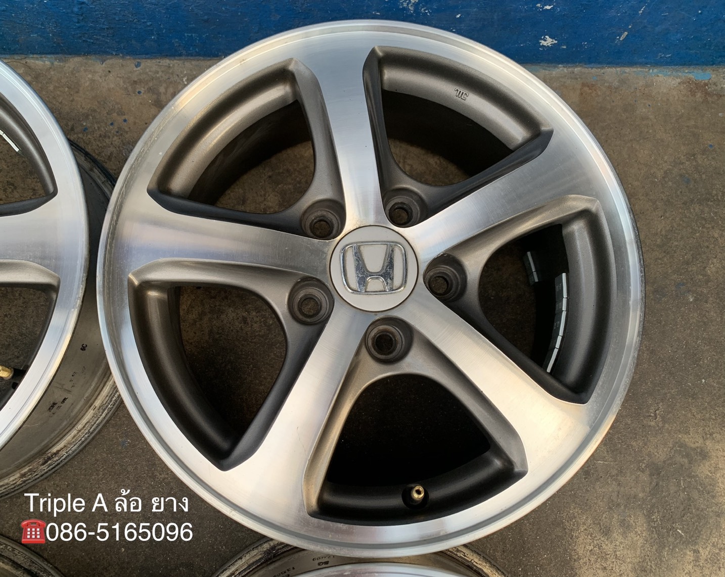 ล้อแม็ก 5รู114 Honda Civic FD ขอบ 15 สีเทาหน้าเงา สภาพดี ล้อแม็ก 5รู114 Honda Civic FD ขอบ 15 สีเทาหน้าเงา สภาพดี
