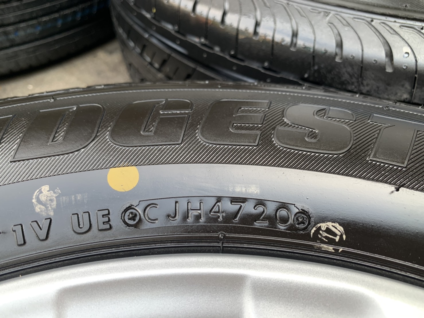 ล้อแม็กป้ายแดง Toyota Revo ขอบ 16 พร้อมยางใหม่ป้ายแดง 215-65-16 Bridgestone ปลายปี 20 ใหม่กริ๊บ ล้อแม็กป้ายแดง Toyota Revo ขอบ 16 พร้อมยางใหม่ป้ายแดง 215-65-16 Bridgestone ปลายปี 20 ใหม่กริ๊บ