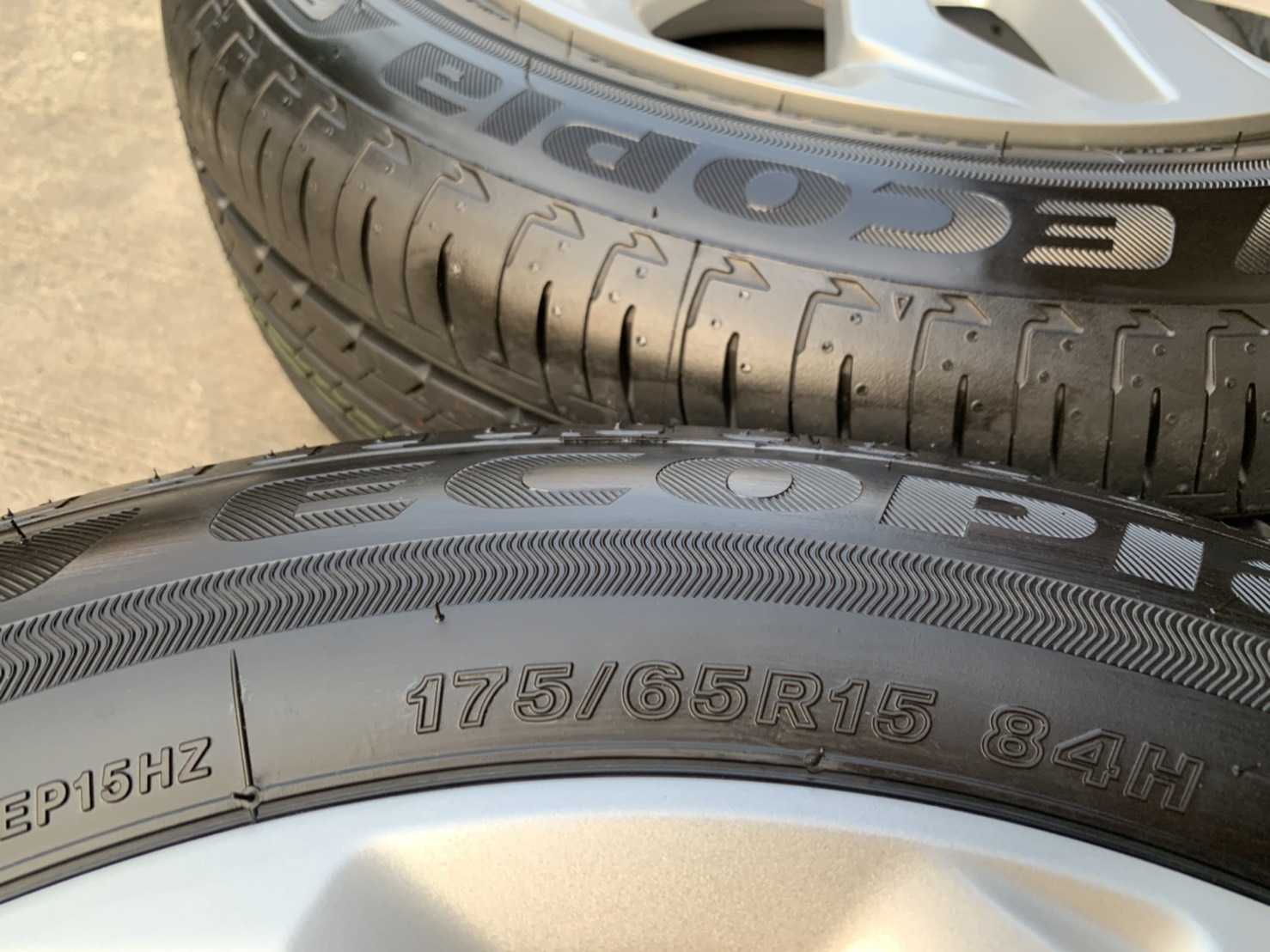ล้อแม็ก Honda New Jazz ตัวรองท็อป ขอบ 15 พร้อมยางใหม่ป้ายแดง 175-65-15 Bridgestone ปลายปี 20 สวยๆ ล้อแม็ก Honda New Jazz ตัวรองท็อป ขอบ 15 พร้อมยางใหม่ป้ายแดง 175-65-15 Bridgestone ปลายปี 20 สวยๆ