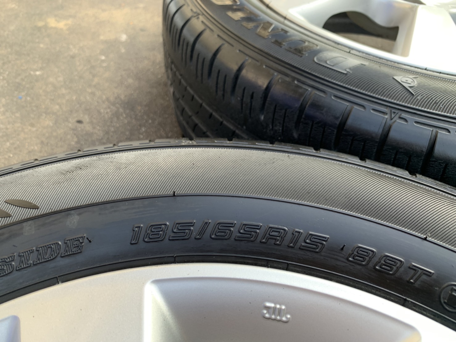 ล้อแม็ก 4รู114 Nissan Tida ขอบ 15 สีบอร์น พร้อมยาง 185-65-15 Dunlop ปี 17 ล้อแม็ก 4รู114 Nissan Tida ขอบ 15 สีบอร์น พร้อมยาง 185-65-15 Dunlop ปี 17