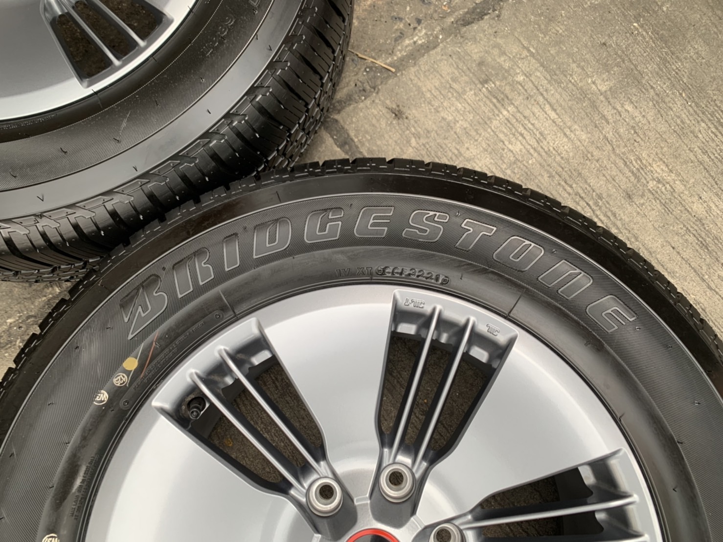 ล้อแม็กป้ายแดง ISUZU D-Max รุ่นใหม่ล่าสุด ขอบ 18 สีเทา พร้อมยางป้ายแดง 265-60-18 Bridgestone ปี 21 ส ล้อแม็กป้ายแดง ISUZU D-Max รุ่นใหม่ล่าสุด ขอบ 18 สีเทา พร้อมยางป้ายแดง 265-60-18 Bridgestone ปี 21 ส