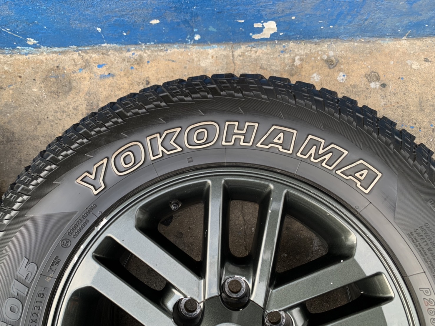 ล้อแม็ก Toyota Fortuner BMC ขอบ 17 สีเทาดำ พร้อมยาง 265-65-17 Yokohama ปี 18
