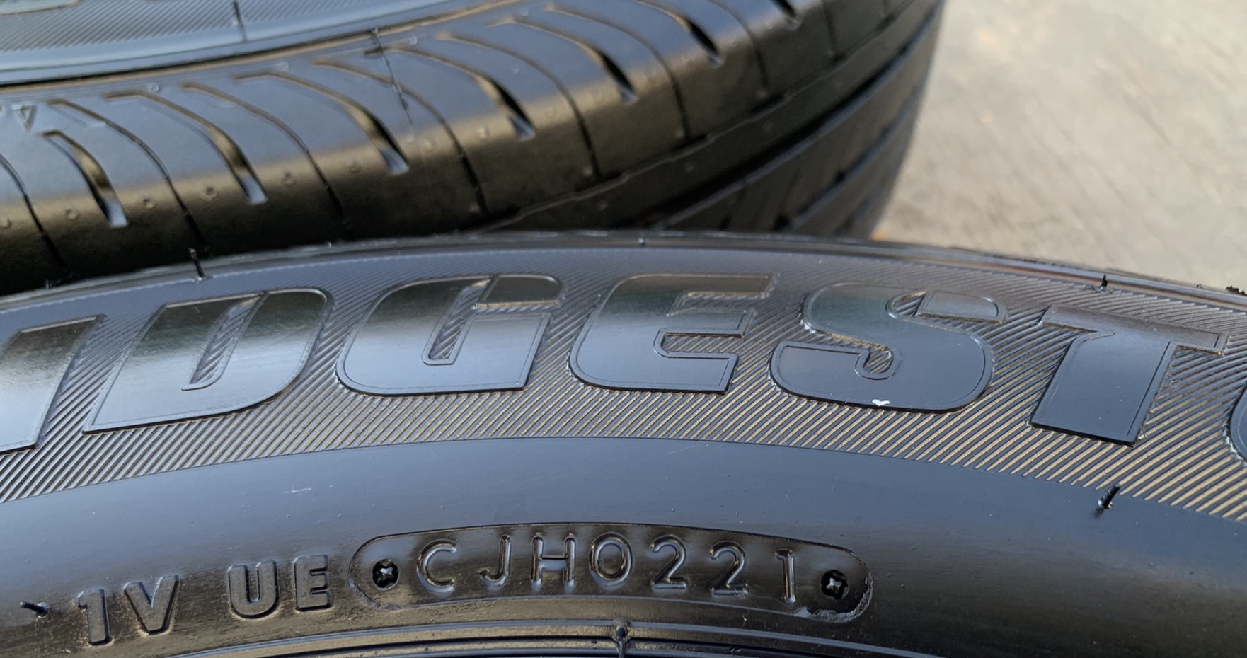 ยางป้ายแดง 215-65-16 Bridgestone ปี 21 ใหม่กริ๊บๆ เหมาะสำหรับ รถกระบะตัวเตี้ย ทุกรุ่น