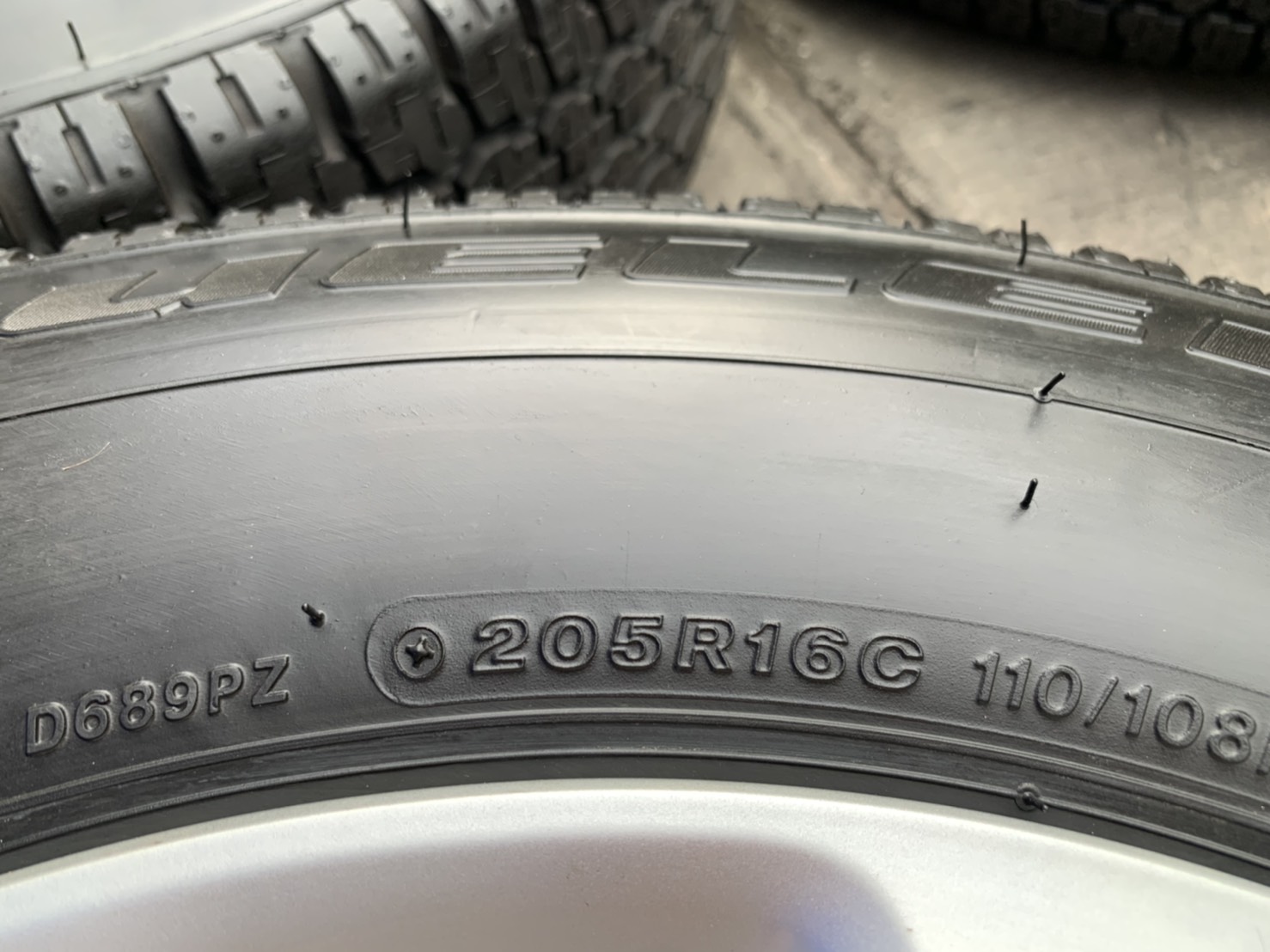 ล้อแม็ก 6รู114 Nissan Navara NP300 ขอบ 16 พร้อมยางป้ายแดง 205R16 Bridgestone ปี 20