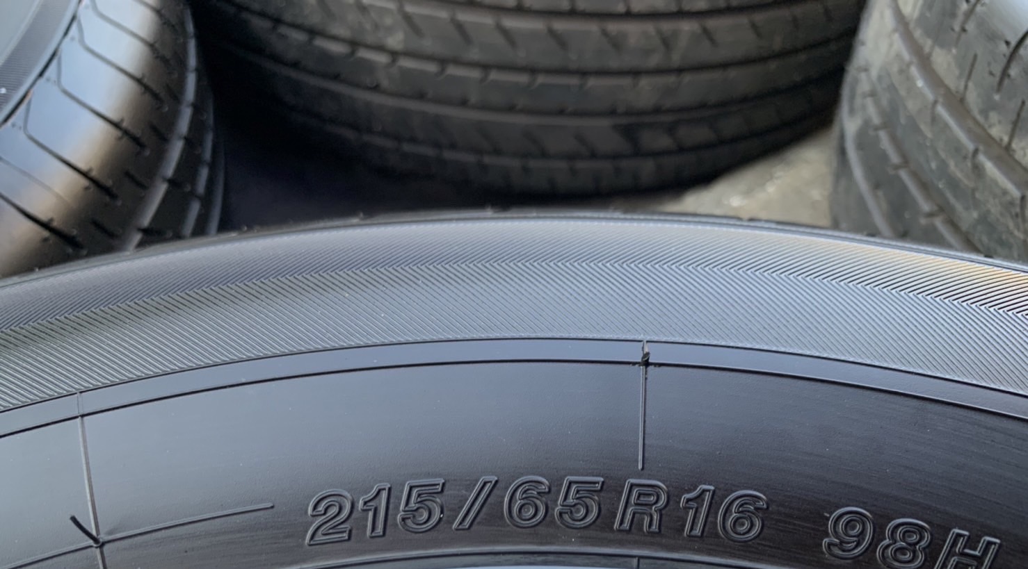 ยางป้ายแดง 215-65-16 Yokohama Made in JAPAN ปลายปี 20 ยางป้ายแดง 215-65-16 Yokohama Made in JAPAN ปลายปี 20