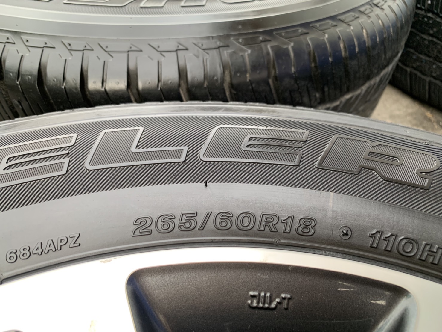 ล้อแม็ก Toyota Fortuner ขอบ 18 ดำหน้าเงา แถมยาง 265-60-18 Bridgestone ใส่กับ Toyota Fortuner, Revo, ล้อแม็ก Toyota Fortuner ขอบ 18 ดำหน้าเงา แถมยาง 265-60-18 Bridgestone ใส่กับ Toyota Fortuner, Revo,