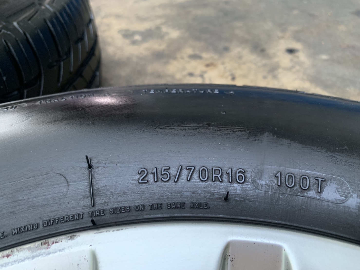 ล้อแม็ก 6รู139 ฮุนได Hyundai H1 ขอบ 16 พร้อมยาง 215-70-16 BFGoodrich ปลายปี 18 ล้อแม็ก 6รู139 ฮุนได Hyundai H1 ขอบ 16 พร้อมยาง 215-70-16 BFGoodrich ปลายปี 18