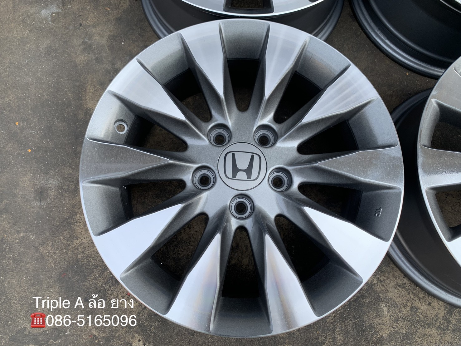 ล้อแม็ก Honda Civic FD ตัวท็อป ขอบ 16 สีเทาหน้าเงา สวยๆ ล้อแม็ก Honda Civic FD ตัวท็อป ขอบ 16 สีเทาหน้าเงา สวยๆ