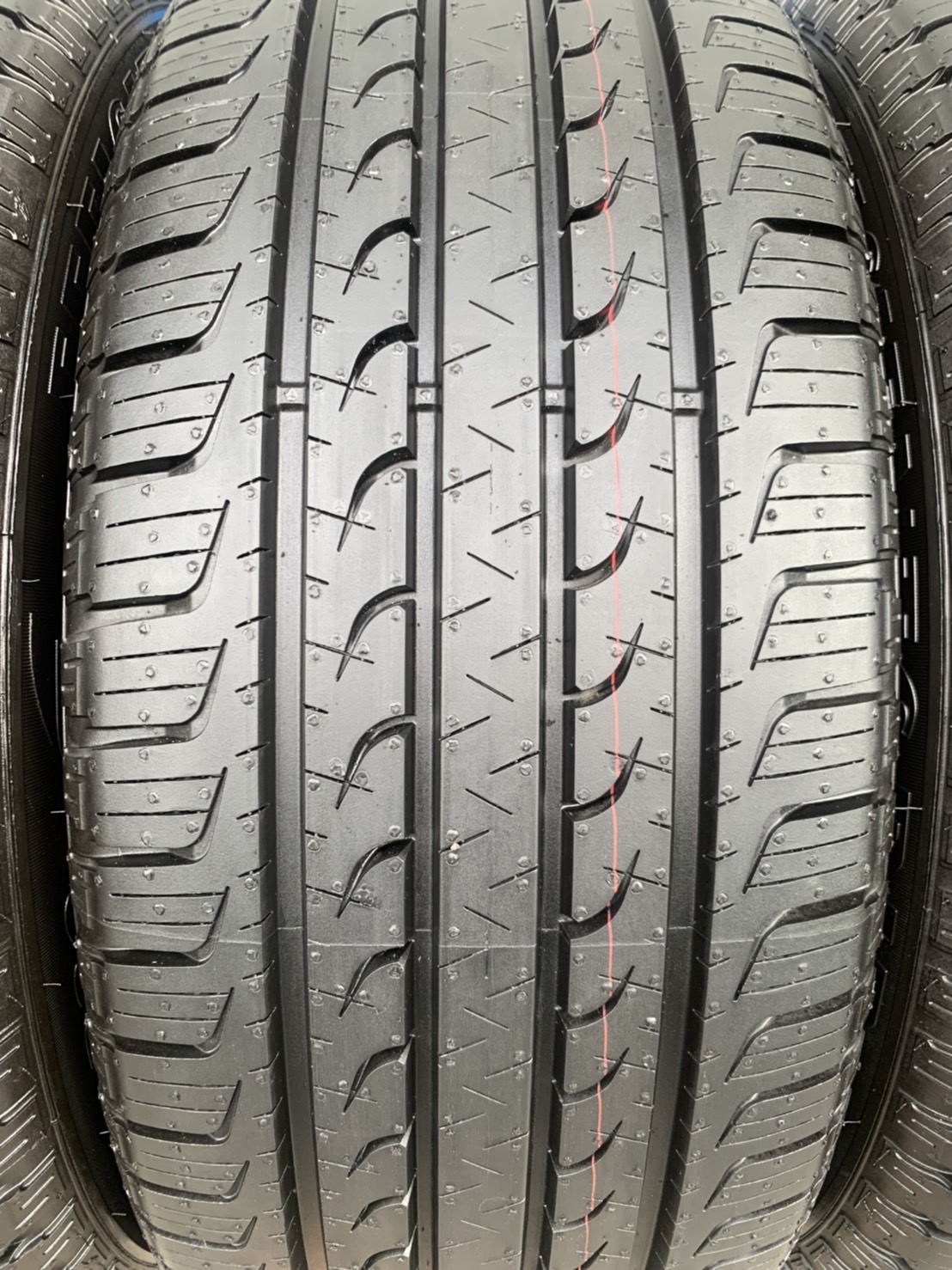 ยางใหม่ป้ายแดง 265-50-20 GoodYear ปี 21 ใหม่มาก เหมาะสำหรับ รถกระบะตัวสูง และ SUV ทุกรุ่น