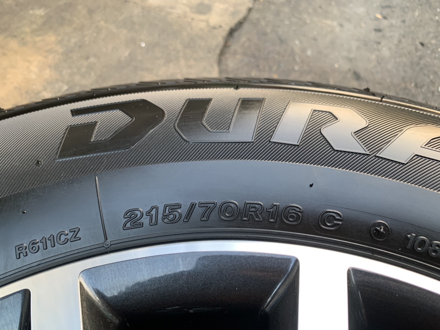 ล้อแม็กป้ายแดง ISUZU D-Max รุ่นใหม่ล่าสุด ขอบ 16 สีดำหน้าเงา พร้อมยางใหม่ป้ายแดง 215-70-16 Bridgestone ปลายปี 20 ใหม่กริ๊บๆ ล้อแม็กป้ายแดง ISUZU D-Max รุ่นใหม่ล่าสุด ขอบ 16 สีดำหน้าเงา พร้อมยางใหม่ป้ายแดง 215-70-16 Bridgestone ปลายปี 20 ใหม่กริ๊บๆ