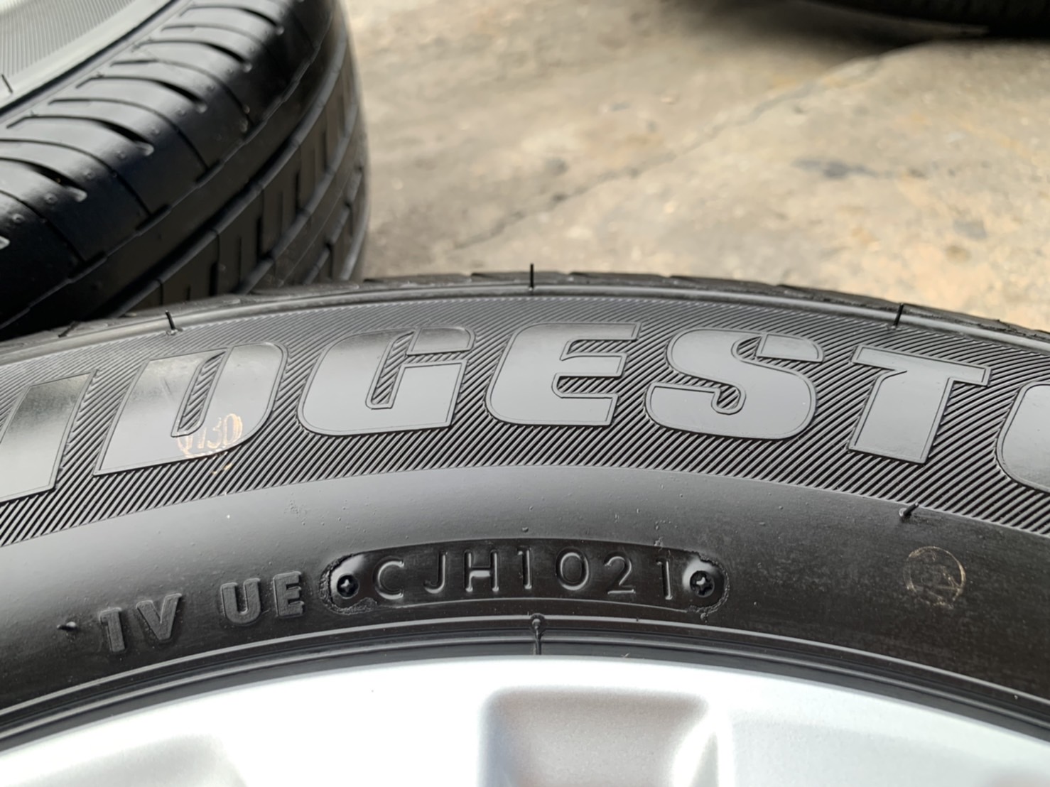 ล้อแม็กป้ายแดง Toyota Revo ขอบ 16 พร้อมยางป้ายแดง 215-65-16 Bridgestone ปี 21 สวยกริ๊บ ล้อแม็กป้ายแดง Toyota Revo ขอบ 16 พร้อมยางป้ายแดง 215-65-16 Bridgestone ปี 21 สวยกริ๊บ