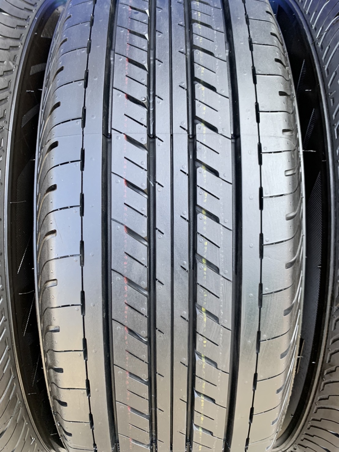 ยางป้ายแดง 215-70-16 Bridgestone ปี 21 สวยกริ๊บ เหมาะสำหรับ รถกระบะตัวเตี้ยทุกรุ่น
