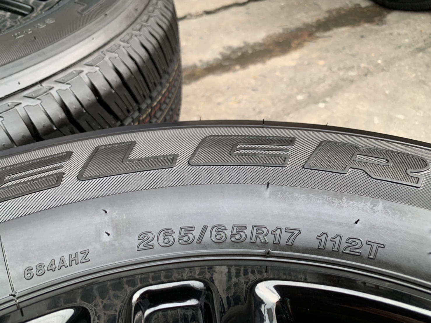 ล้อแม็กป้ายแดง Ford Ranger XLT รุ่นใหม่ ขอบ 17 สีดำแท้ พร้อมยางใหม่ป้ายแดง 265-65-17 Bridgestone ปี ล้อแม็กป้ายแดง Ford Ranger XLT รุ่นใหม่ ขอบ 17 สีดำแท้ พร้อมยางใหม่ป้ายแดง 265-65-17 Bridgestone ปี