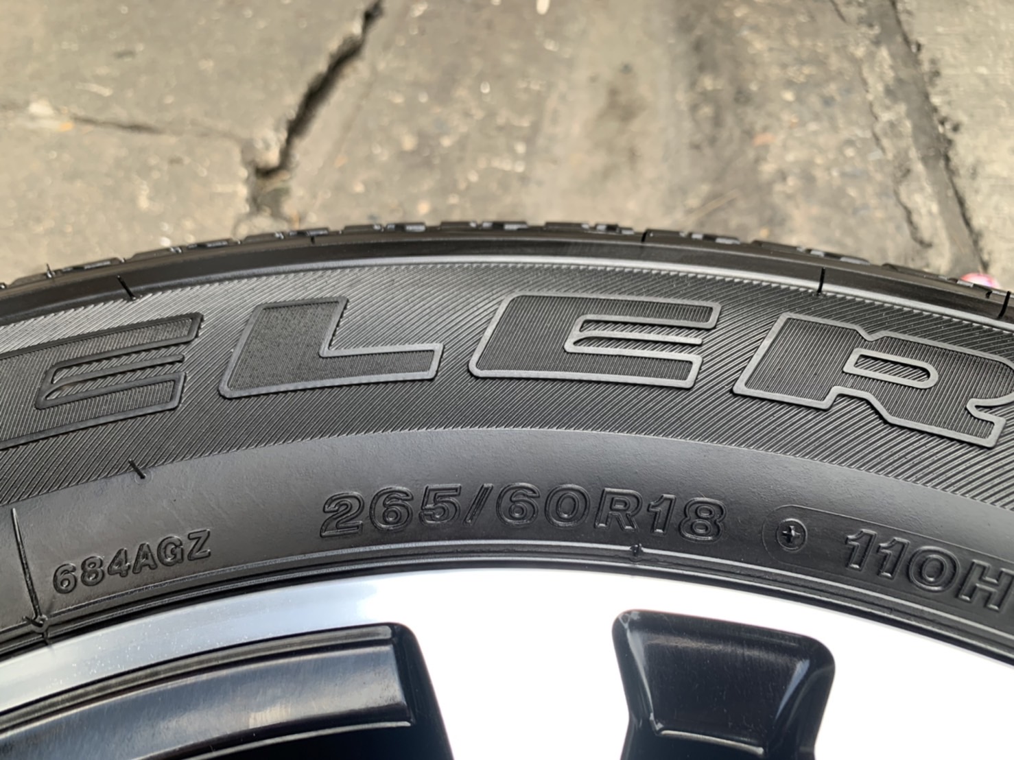 ล้อแม็ก Toyota Revo รุ่นใหม่ล่าสุด ขอบ 18 ดำหน้าเงา พร้อมยาง 265-60-18 Bridgestone ปี 21 ล้อแม็ก Toyota Revo รุ่นใหม่ล่าสุด ขอบ 18 ดำหน้าเงา พร้อมยาง 265-60-18 Bridgestone ปี 21
