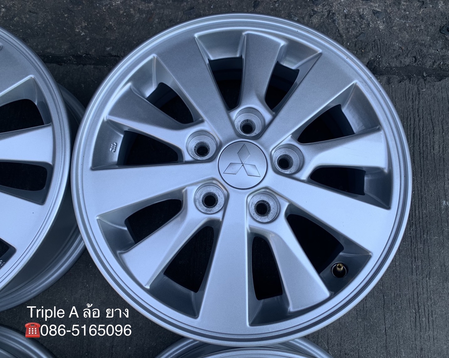 ล้อแม็ก 5รู114 Mitsu Xpander ขอบ 15 สภาพสวย สามารถใส่ วีโก้ ไมตี้ รถตู้หัวจรวด Xpander Triton 5รู ได