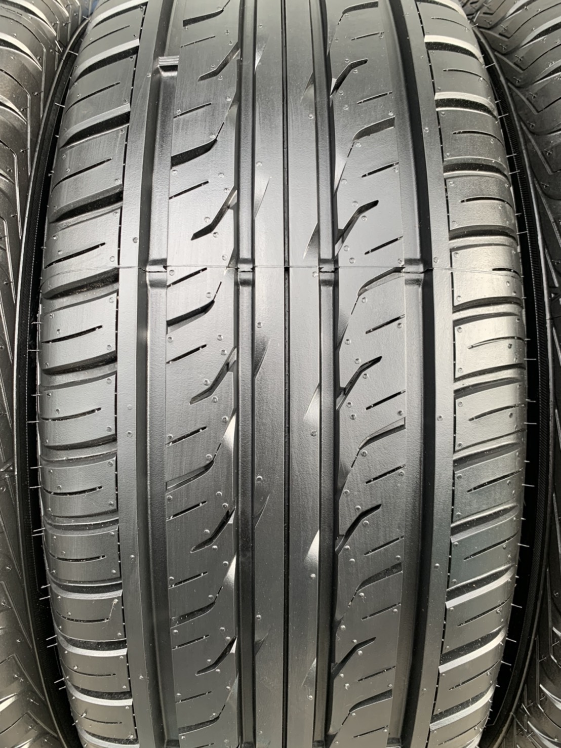 ล้อแม็กแท้ Toyota Fortuner TRD ขอบ 20 ดำหน้าเงา พร้อมยางใหม่ป้ายแดง 265-50-20 Dunlop ปลายปี 20 สวยๆ ล้อแม็กแท้ Toyota Fortuner TRD ขอบ 20 ดำหน้าเงา พร้อมยางใหม่ป้ายแดง 265-50-20 Dunlop ปลายปี 20 สวยๆ