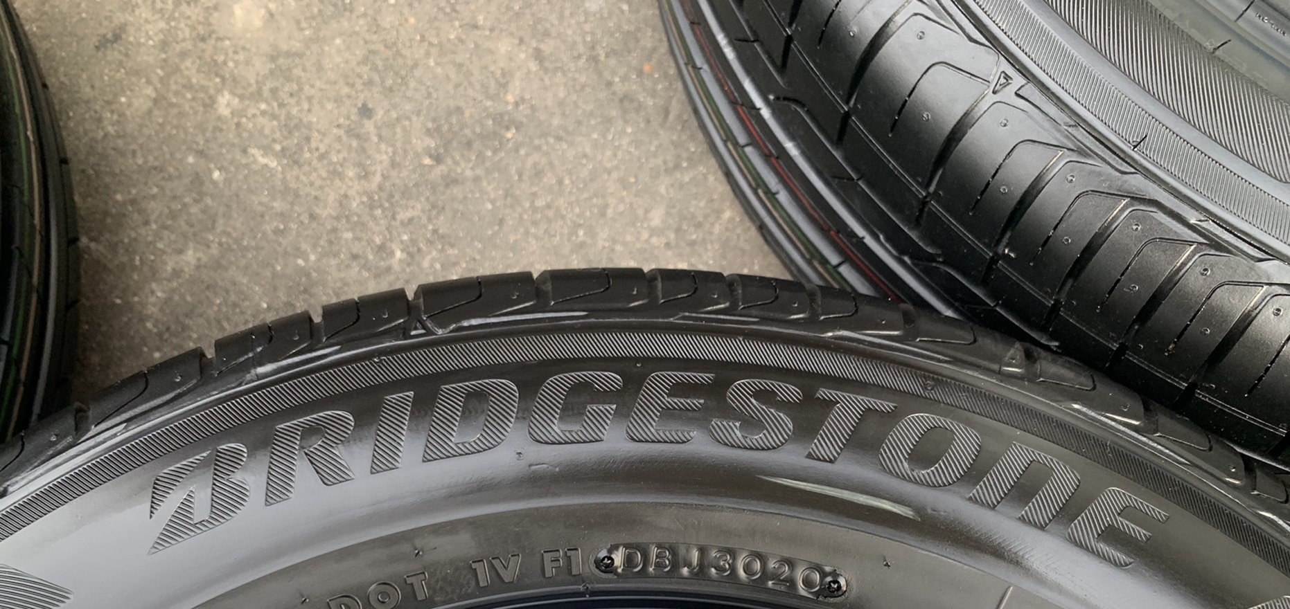 ยางใหม่ป้ายแดง 215-60-16 Bridgestone ปี 20 สวยกริ๊บๆ