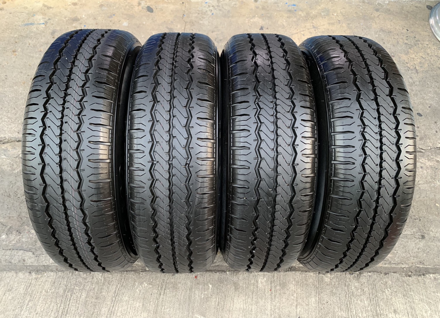 ล้อแม็กป้ายแดง Hyundai ฮุนได H1 รุ่นใหม่ล่าสุด ขอบ 16 พร้อมยางป้ายแดง 215-70-16 Hankook สวยกริ๊บๆ