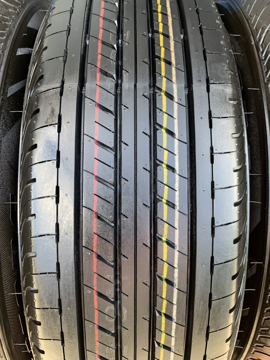 ยางใหม่ป้ายแดง 215-70-16 Bridgestone ปลายปี 20 ใหม่กริ๊บๆ เหมาะสำหรับ รถกระบะตัวเตี้ยทุกรุ่น