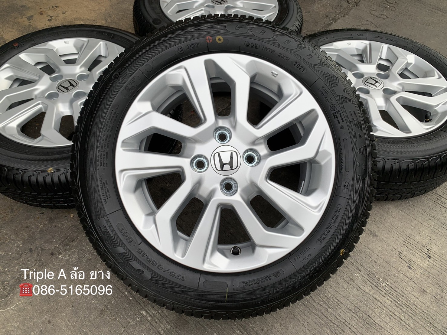 ล้อแม็กป้ายแดง Honda New Jazz ตัวรองท็อป ขอบ 15 พร้อมยางใหม่ป้ายแดง 175-65-15 GoodYear ปี 21 กริ๊บๆ ล้อแม็กป้ายแดง Honda New Jazz ตัวรองท็อป ขอบ 15 พร้อมยางใหม่ป้ายแดง 175-65-15 GoodYear ปี 21 กริ๊บๆ