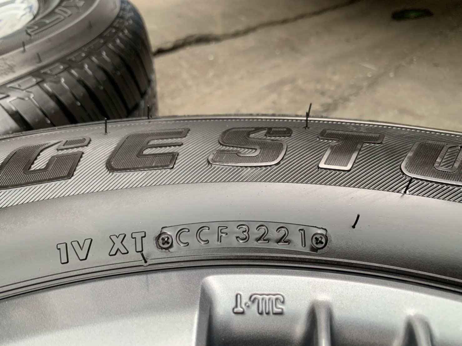 ล้อแม็กป้ายแดง ISUZU D-Max รุ่นใหม่ล่าสุด ขอบ 18 สีเทา พร้อมยางป้ายแดง 265-60-18 Bridgestone ปี 21 ส ล้อแม็กป้ายแดง ISUZU D-Max รุ่นใหม่ล่าสุด ขอบ 18 สีเทา พร้อมยางป้ายแดง 265-60-18 Bridgestone ปี 21 ส