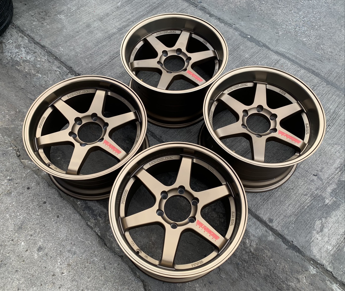 ล้อแม็กใหม่ 6รู139 TE37 หยอดแดง ขอบ 18 งาน Emotion-R สวยกริ๊บๆ ล้อแม็กใหม่ 6รู139 TE37 หยอดแดง ขอบ 18 งาน Emotion-R สวยกริ๊บๆ