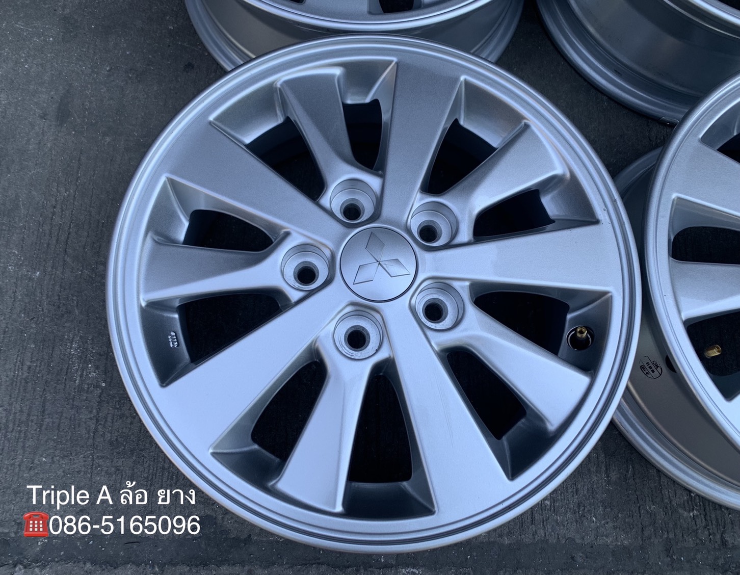 ล้อแม็ก 5รู114 Mitsu Xpander ขอบ 15 สภาพสวย สามารถใส่ วีโก้ ไมตี้ รถตู้หัวจรวด Xpander Triton 5รู ได
