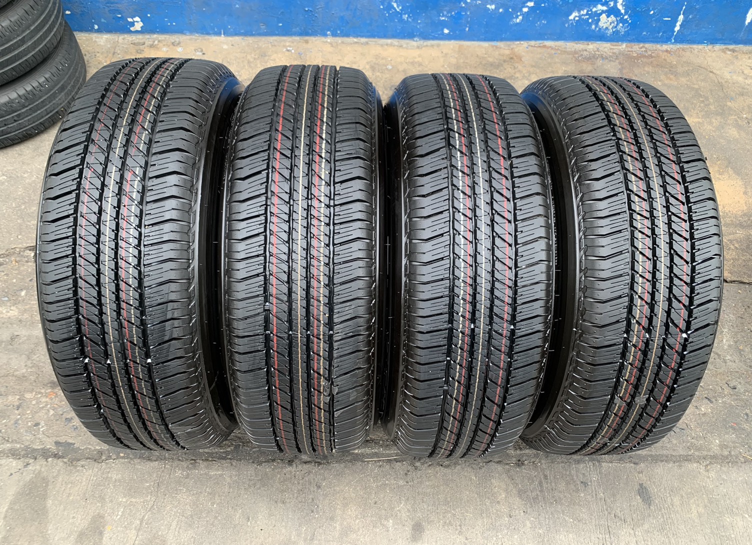 ล้อแม็กป้ายแดง Ford Ranger XLT ขอบ 17 สีดำแท้ พร้อมยางใหม่ป้ายแดง 265-65-17 Bridgestone ปี 21 ใหม่ๆ สวยกริ๊บๆ