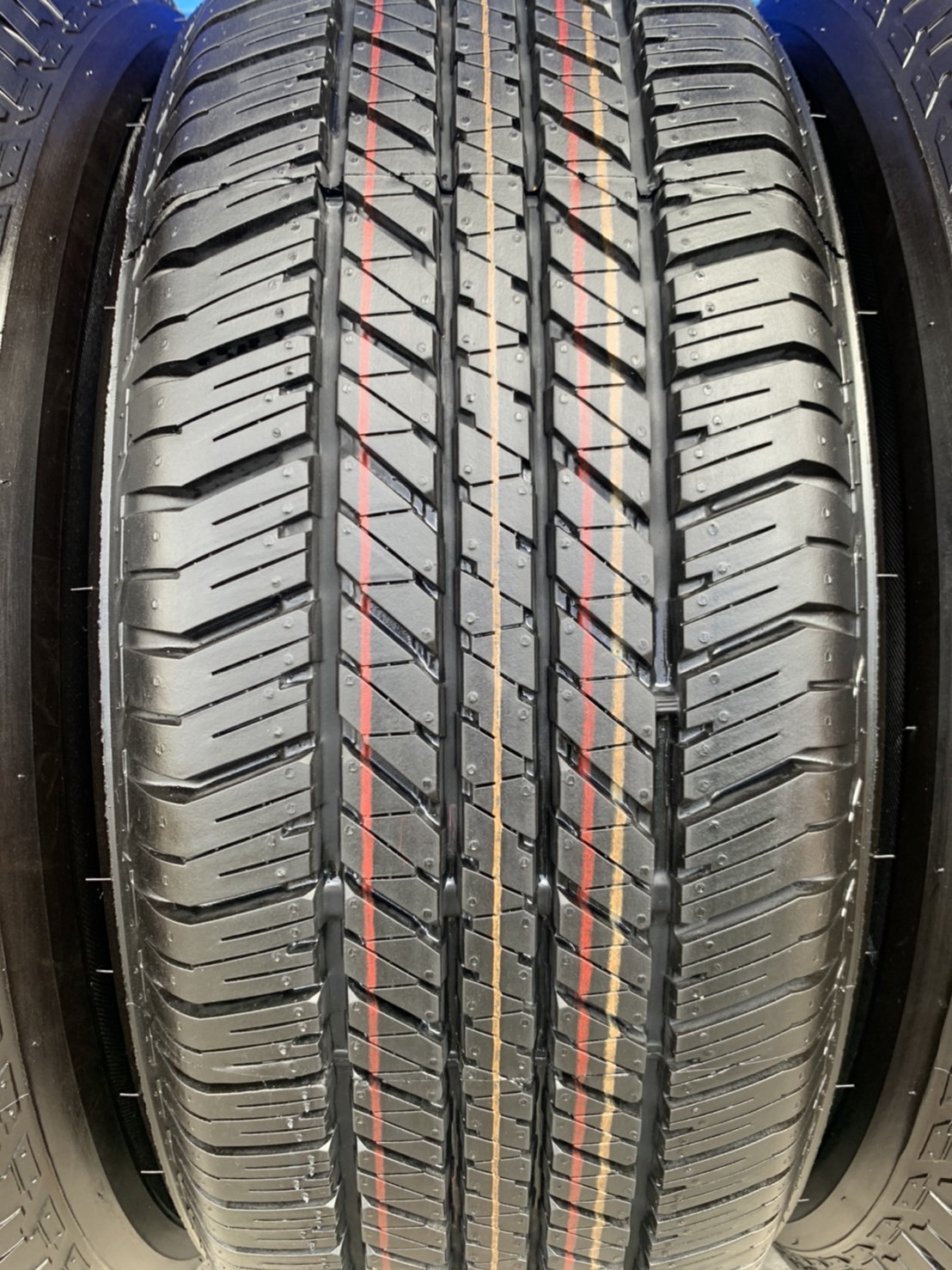 ล้อแม็กป้ายแดง Ford Ranger XLT รุ่นใหม่ ขอบ 17 สีดำแท้ พร้อมยางใหม่ป้ายแดง 265-65-17 Bridgestone ปี 