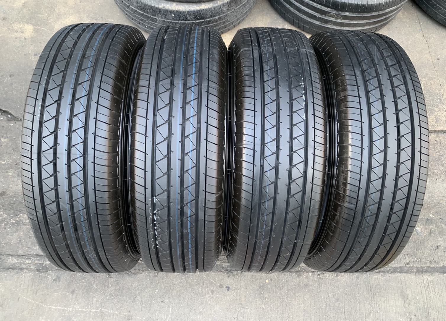 ล้อแม็ก 5รู114 Toyota Vigo ขอบ 15 สีเทาหน้าเงา พร้อมยางป้ายแดง 205-70-15 Yokohama ปลายปี 20 ล้อแม็ก 5รู114 Toyota Vigo ขอบ 15 สีเทาหน้าเงา พร้อมยางป้ายแดง 205-70-15 Yokohama ปลายปี 20