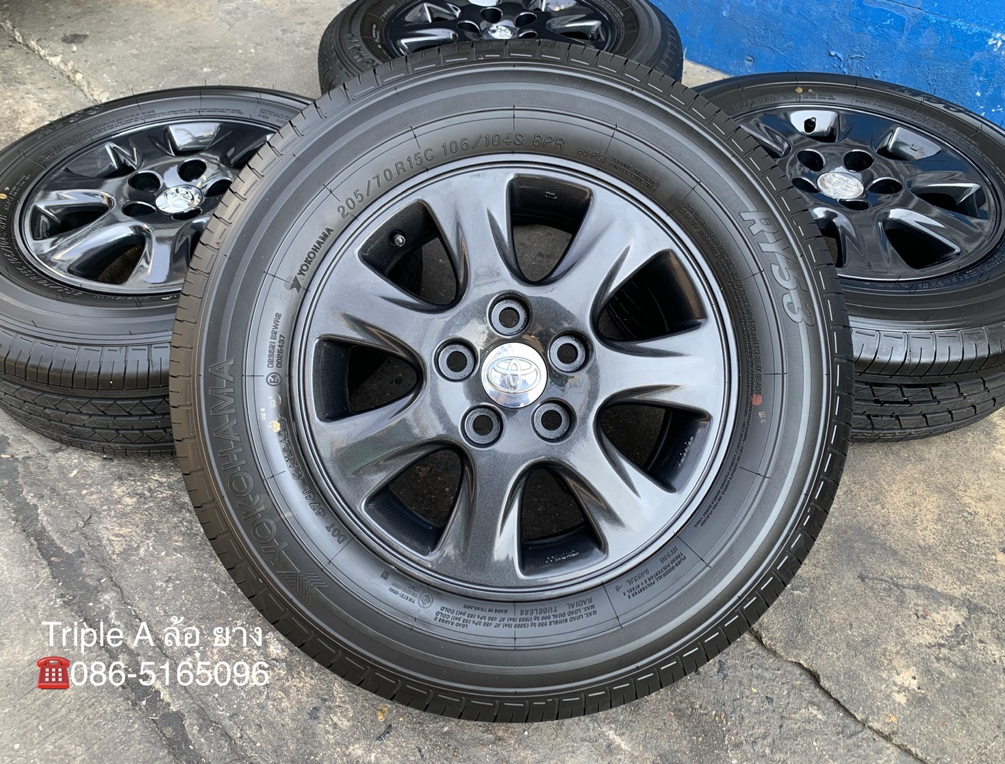 ล้อแม็ก 5รู114 Toyota Vigo Revo ขอบ 15 สีเทากัน พร้อมยางใหม่ป้ายแดง 205-70-15 Yokohama ปี 20 สวยกริ๊
