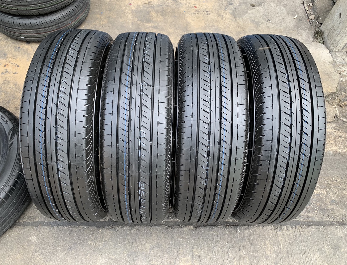 ล้อแม็กป้ายแดง Toyota Revo ขอบ 16 พร้อมใหม่ยางป้ายแดง 215-65-16 Bridgestone ปลายปี 20 ใหม่ยกห้าง ล้อแม็กป้ายแดง Toyota Revo ขอบ 16 พร้อมใหม่ยางป้ายแดง 215-65-16 Bridgestone ปลายปี 20 ใหม่ยกห้าง