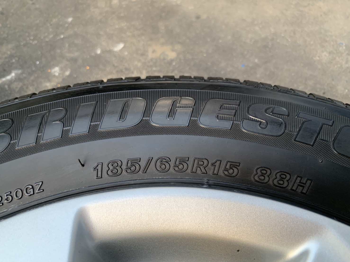 ล้อแม็ก Honda Jazz ขอบ 15 พร้อมยาง 185-65-15 Bridgestone ปี 16 สภาพดี ล้อแม็ก Honda Jazz ขอบ 15 พร้อมยาง 185-65-15 Bridgestone ปี 16 สภาพดี