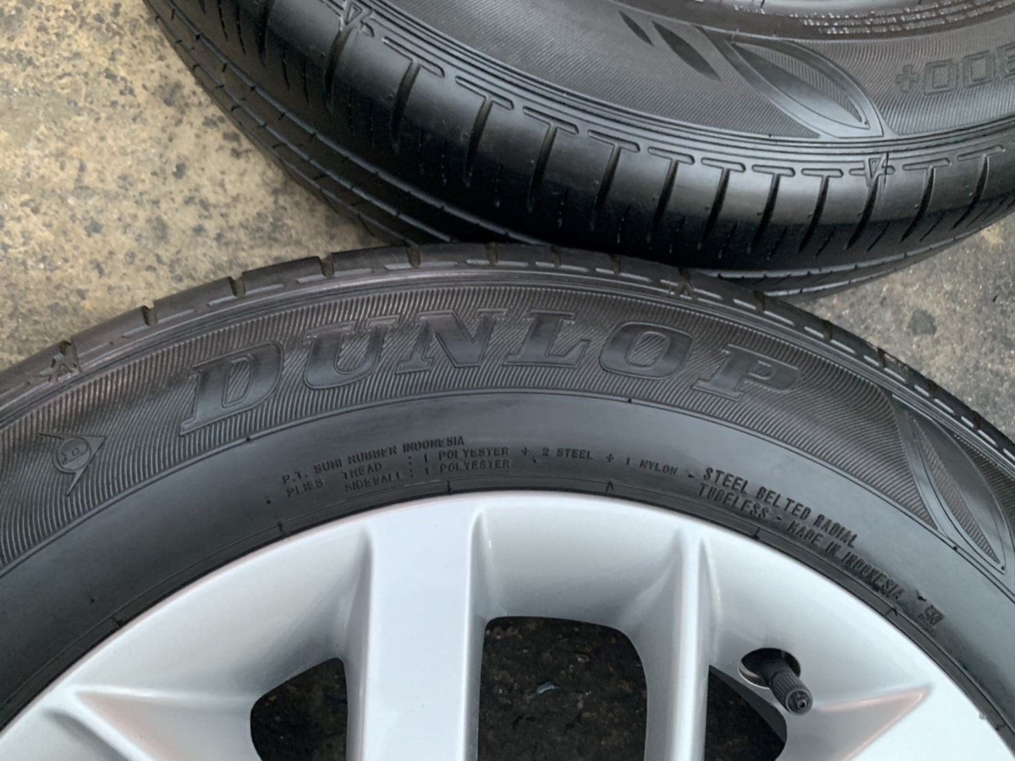 ล้อแม็ก Nissan Note ขอบ 15 พร้อมยาง 185-65-15 Dunlop ปี 17 ใส่กับ March, Almera ได้เลย ล้อแม็ก Nissan Note ขอบ 15 พร้อมยาง 185-65-15 Dunlop ปี 17 ใส่กับ March, Almera ได้เลย