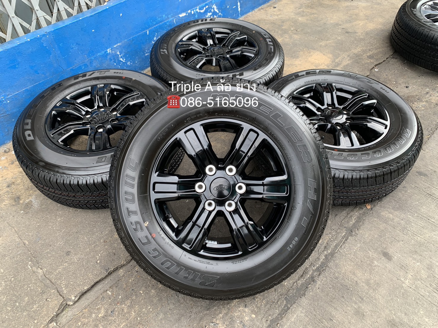 ล้อแม็กป้ายแดง Ford Ranger XLT ขอบ 17 สีดำแท้ พร้อมยางใหม่ป้ายแดง 265-65-17 Bridgestone ปี 21 ใหม่ๆ สวยกริ๊บๆ
