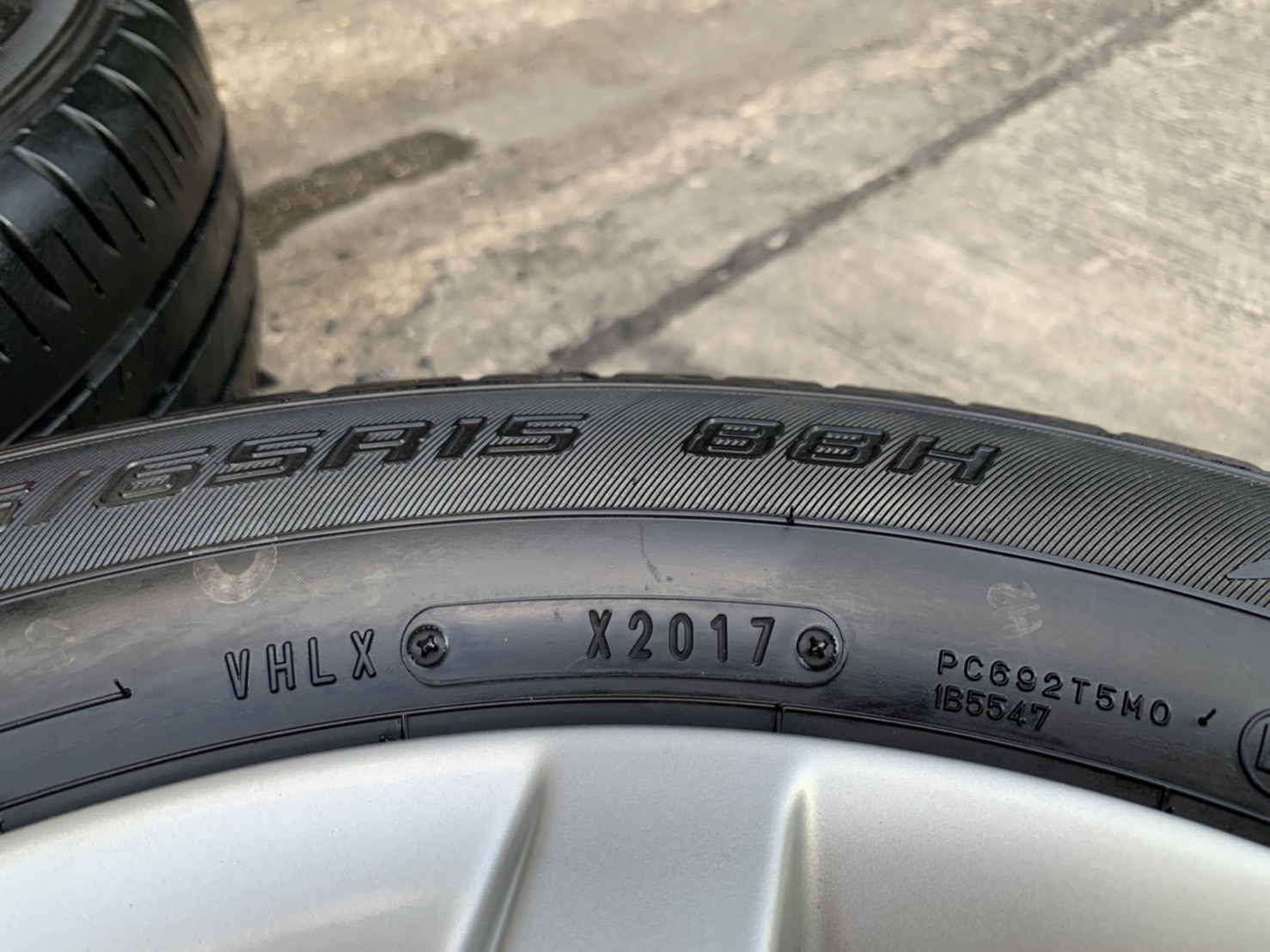 ล้อแม็ก Nissan Note ขอบ 15 พร้อมยาง 185-65-15 Dunlop ปี 17 ใส่กับ March, Almera ได้เลย ล้อแม็ก Nissan Note ขอบ 15 พร้อมยาง 185-65-15 Dunlop ปี 17 ใส่กับ March, Almera ได้เลย