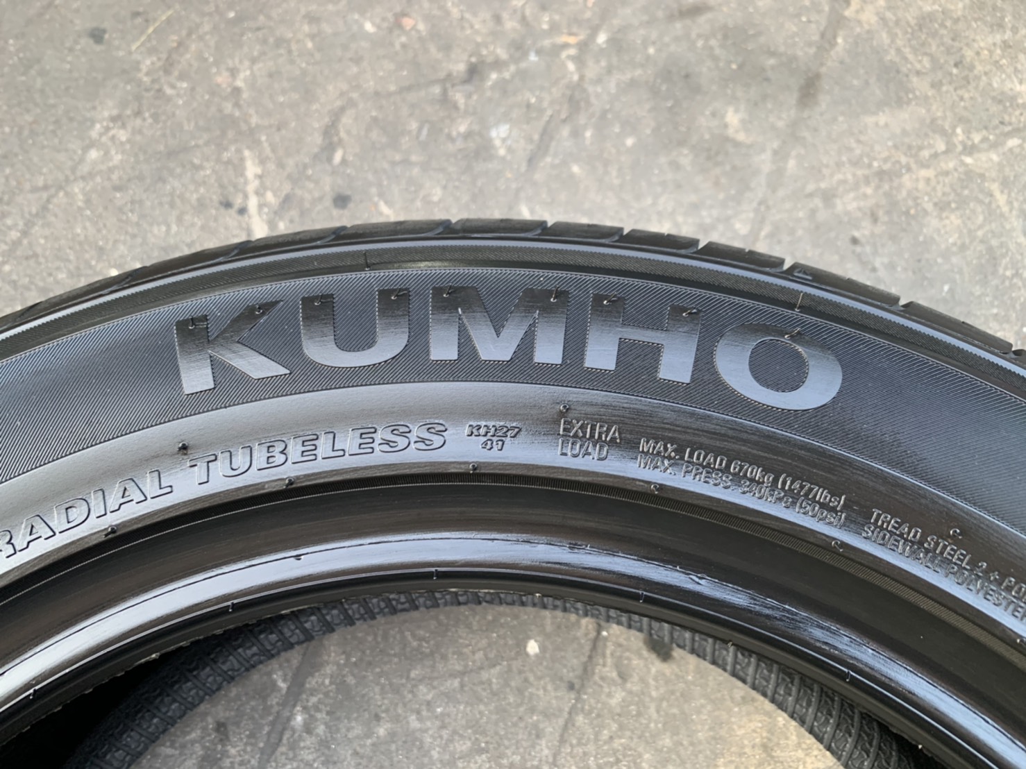 ยางใหม่ 205-55-16 KUMHO ปี 20 ใหม่ๆ กริ๊บๆ ยางใหม่ 205-55-16 KUMHO ปี 20 ใหม่ๆ กริ๊บๆ