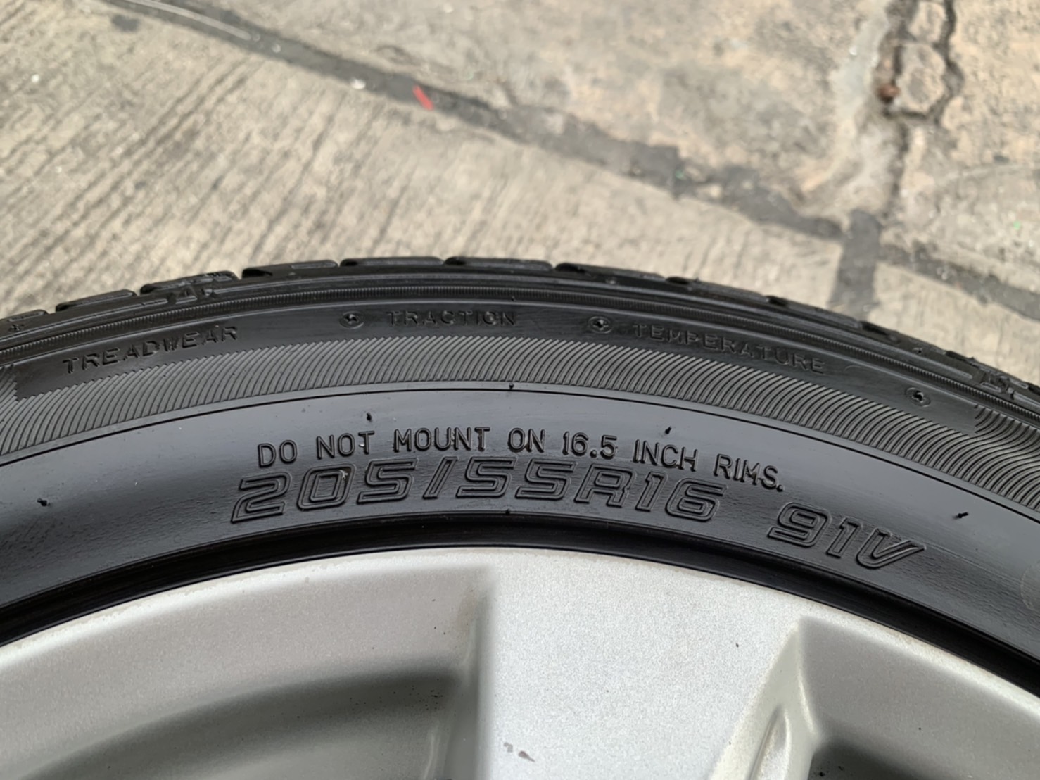ล้อแม็ก Mazda 3 ขอบ 16 พร้อมยาง 205-55-16 Dunlop ปี 17 ล้อแม็ก Mazda 3 ขอบ 16 พร้อมยาง 205-55-16 Dunlop ปี 17