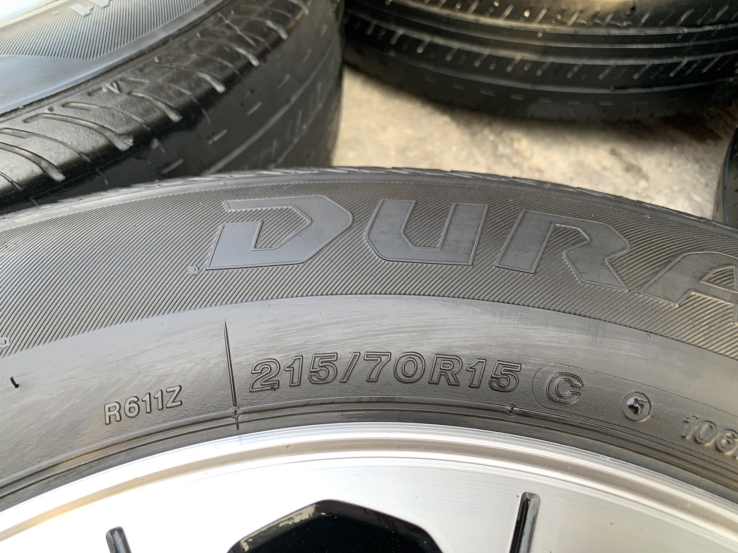 ล้อแม็ก Toyota Ventury รถตู้ ขอบ 15 พร้อมยาง 215-70-15 Bridgestone ปี 19
