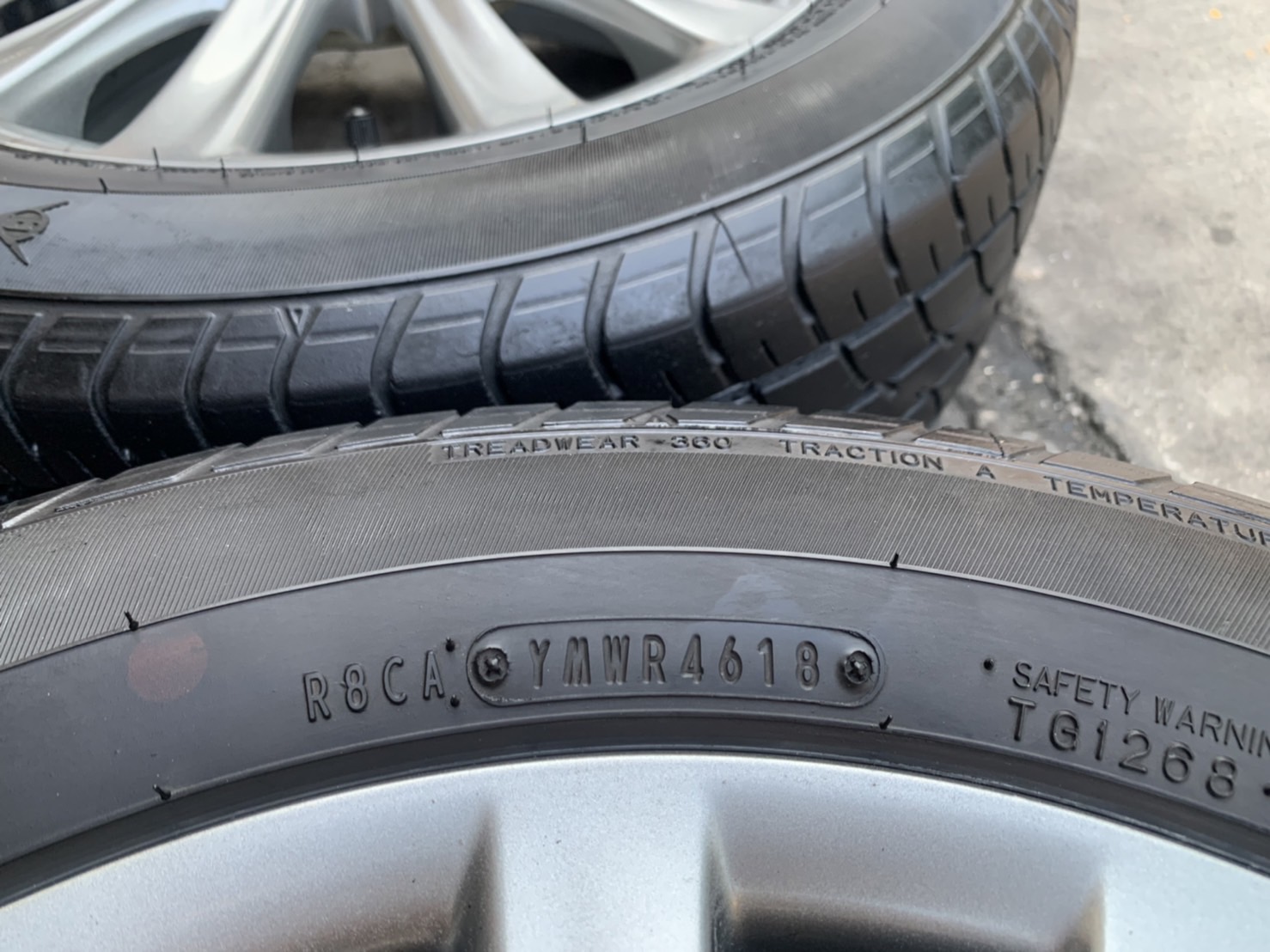 ล้อแม็ก Toyota Vios รุ่น 12 ก้าน ขอบ 15 สีรมดำ พร้อมยาง 185-60-15 Dunlop ปลายปี 18 ล้อแม็ก Toyota Vios รุ่น 12 ก้าน ขอบ 15 สีรมดำ พร้อมยาง 185-60-15 Dunlop ปลายปี 18