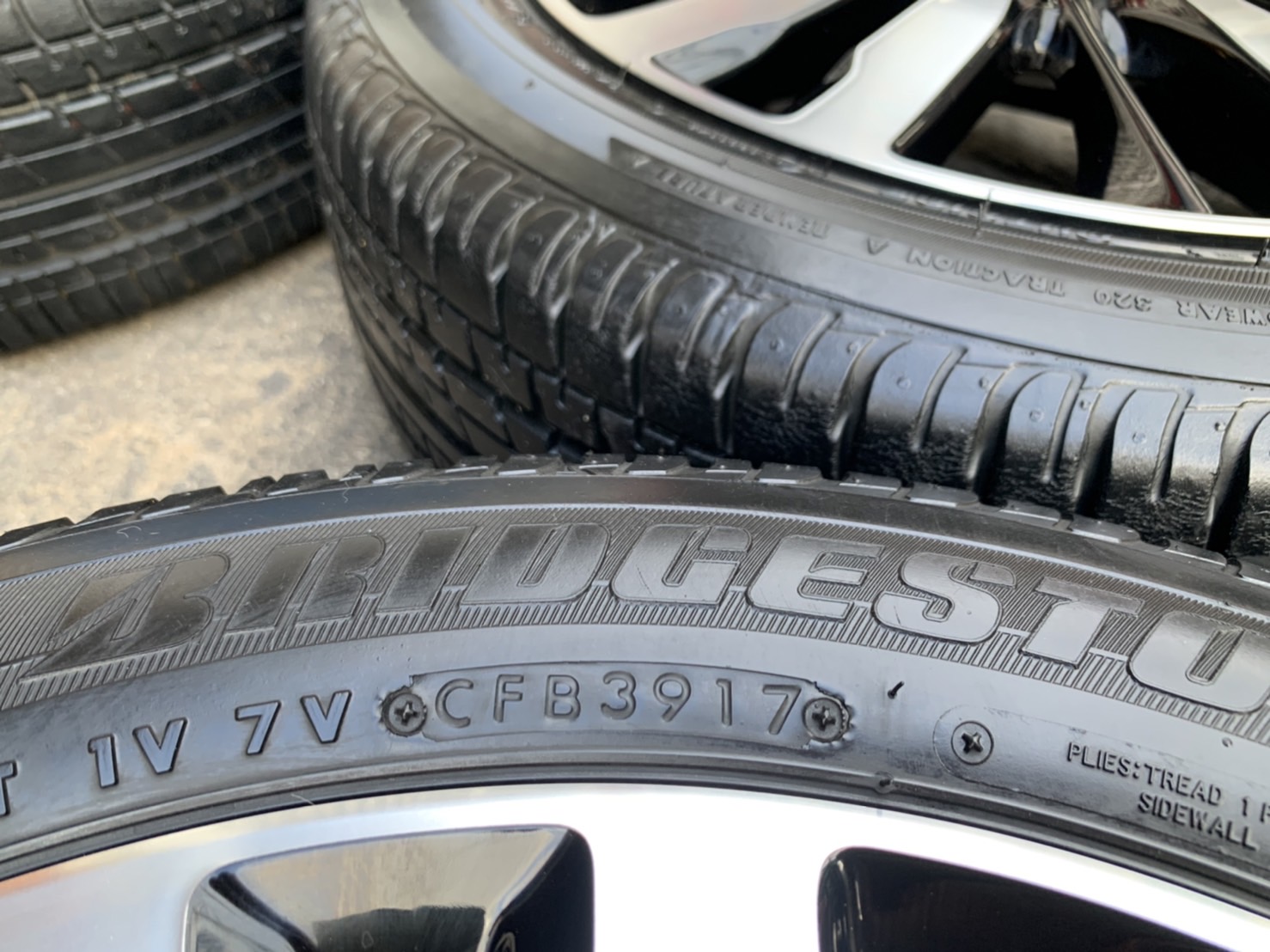 ล้อแม็ก Honda Jazz GK ตัวท็อป ขอบ 16 ดำหน้าเงา แถมยาง 185-55-16 Bridgestone ปลายปี 17