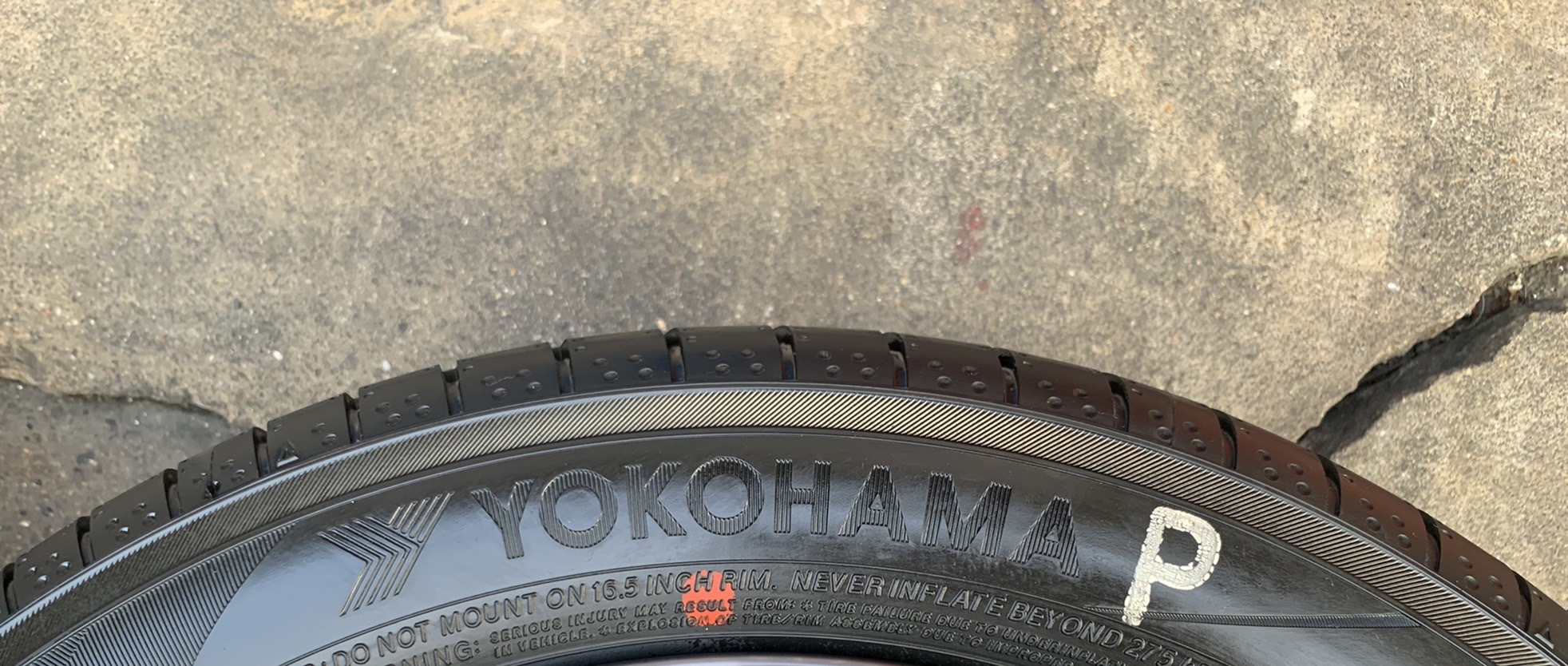 ยางใหม่ป้ายแดง 185-55-16 Yokohama ปี 21 ใหม่กริ๊บๆ ใส่กับ City ,Jazz ,Swift ได้เลย ยางใหม่ป้ายแดง 185-55-16 Yokohama ปี 21 ใหม่กริ๊บๆ ใส่กับ City ,Jazz ,Swift ได้เลย