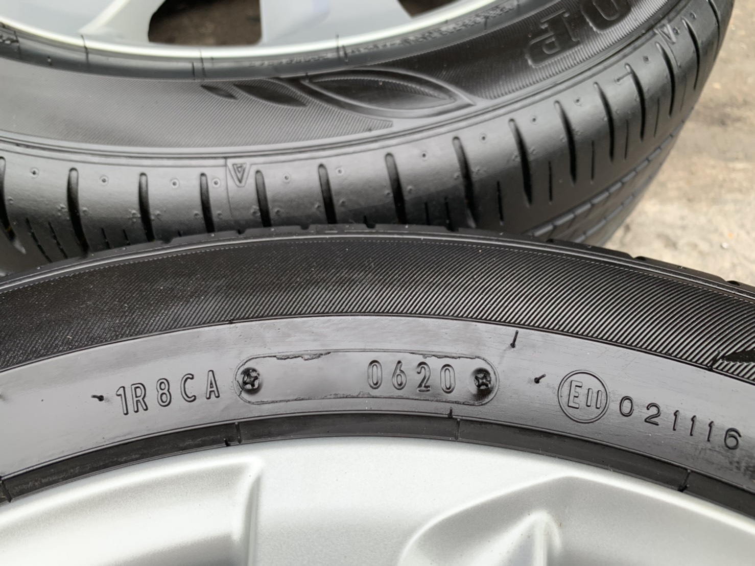 ล้อแม็ก Toyota Vios 8 ก้าน ขอบ 15 พร้อมยางน้องๆป้ายแดง 185-60-15 Dunlop ปี 20 สวยๆ ล้อแม็ก Toyota Vios 8 ก้าน ขอบ 15 พร้อมยางน้องๆป้ายแดง 185-60-15 Dunlop ปี 20 สวยๆ